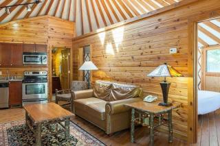 Enjoy 1000 acres of rolling hillside on this equestrian themed resort 1BD condo - 4