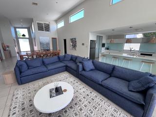 Lakefront Luxury Golf & Beach - Pelican Waters - 3