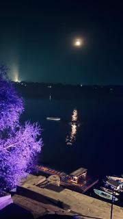 Tandon Lodge Homestay Stay Infront Of River Ganga - Varanasi - 1