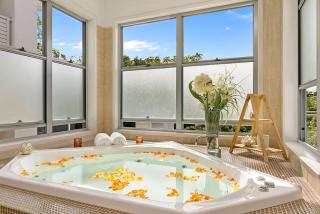 Large Family Home with Pool & Spa - Brisbane - 3