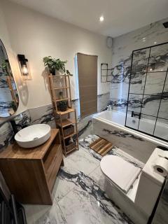 Stylish Interior Cosy Haven - On-street Parking - Manchester - 1
