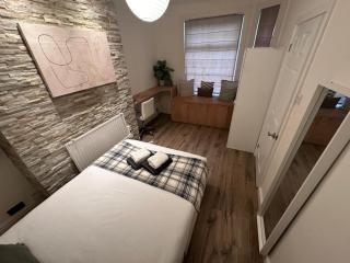 Stylish Interior Cosy Haven - On-street Parking - Manchester - 2