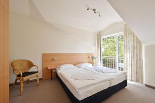 Ferienwohnung-12-fuer-6-Personen-strandnah-in-Sellin-auf-Ruegen-Villa-Celia-WLAN-SAUNA - Ostseebad Sellin - 1