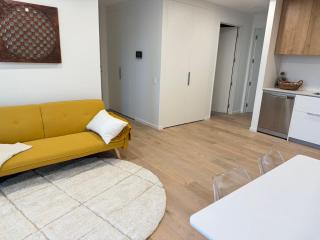 Central City River side Oasis With Free Parking - 6