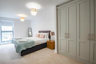 Luxury and modern two bedroom and two bathroom apartments Weybridge - 8