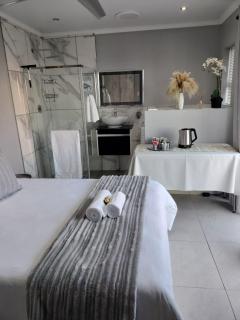 GriFan Bed & Breakfast - Dana Bay - 6