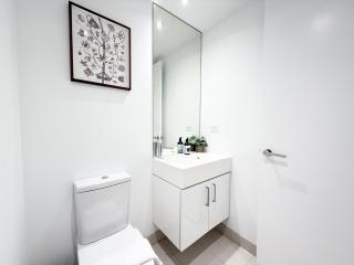 Exclusive Skyline Views 3BR Opposite Crown Casino - 2