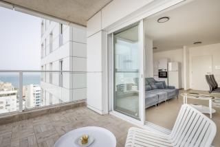 Netanya Seaside High-Rise Apartment with Mamad by Sea N Rent - Netanja - 2