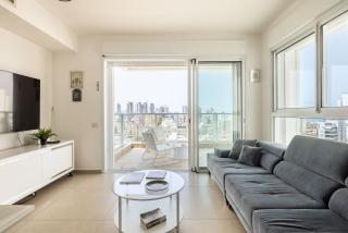 Netanya Seaside High-Rise Apartment with Mamad by Sea N Rent - Netanja - 9