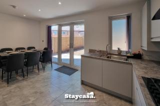 Harmony Living Modern New Build With Parking - 3