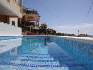 Pool side apartment with sea view and spacious sun deck a5 - Trogir - 9