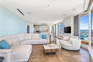 QV Stays Luxury Suite with Views Galore - 2