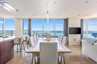 QV Stays Luxury Suite with Views Galore - 5