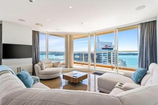 Luxury 3BR Quay West with Views and Parking - Auckland - 1
