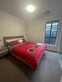 4 Bedrooms Home - 3