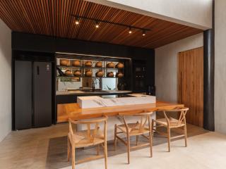 House of Winds Complex - Luxury 6BR Tropical Retreat - 2x3BR Villas near Canggu - 7