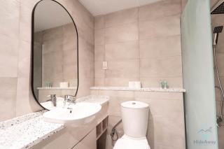 Lake Views Stunning Studio l 1 Min Walk to Metro - 8