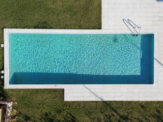 HostWise - Modern Flat w/ Balcony, Garage & Pool - Vila Nova de Gaia - 0