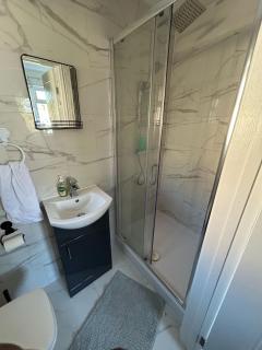 Private Room & En-Suite Bathroom - Long Term Stays & Contractors Welcomed - Birmingham - 1