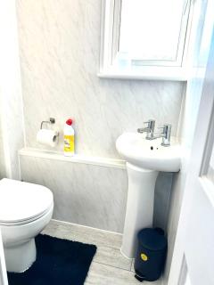 Modern Stylish 4Bed 2 Bath in Pitsea, Basildon Essex 2 Free Carpark - Nevendon - 8