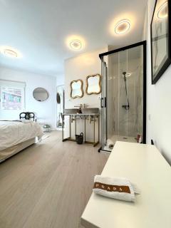 Modern and comfy apartment near Bernabeu sleeps 6 people - Madrid - 3