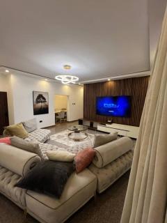 Minimalist 3 Bedroom Apartment - Ilado - 0