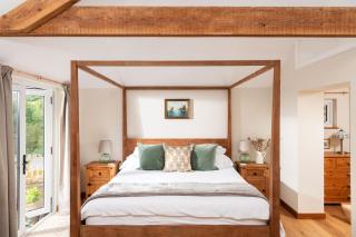 Riverside cottage on private wildlife estate 3-bed - 8