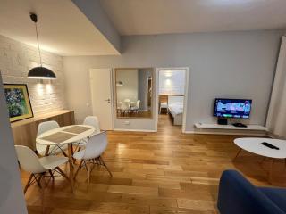 Stylish Apartment With Balcony in Center - Bucharest - 6