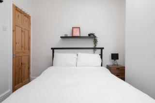 Terraced Home Open Plan Layout Free Parking - Liverpool - 2