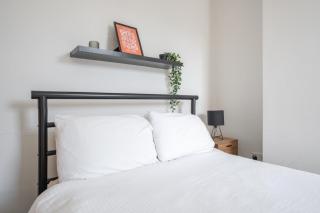 Terraced Home Open Plan Layout Free Parking - Liverpool - 1