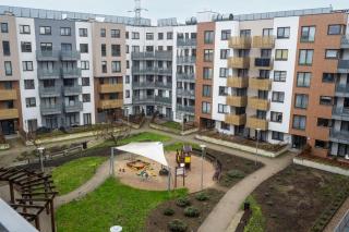 Modern Apartment with Balcony in Wrocław by Noclegi Renters - Breslavia - 6