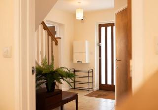 Stylish 3-Bedroom Detached Home in Cambridge - 1
