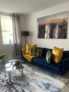 Charming 2- Bedroom Apartment - Watford - 3