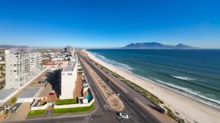 Ocean View 7th floor 2 bedroom Apartment in Blouberg, Cape Town - 4