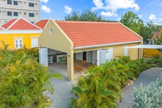 Villa Grandi Luxury 8BR 8BA Estate with Saltwater Pool in Historic Otrobanda - 7