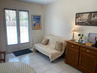 Beau T2 proche plages , commodités - 3