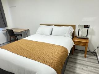 Modern Stylish 4Bed 2 Bath in Pitsea, Basildon Essex 2 Free Carpark - 2