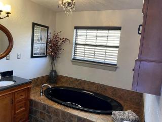 Wimberley Romance: Escape to a Cozy Cabin Nestled in Nature, TX - 5