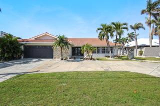 Chic & modern canal-front retreat with private pool - Azure Tides - Punta Gorda - 8