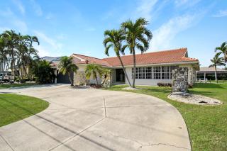 Chic & modern canal-front retreat with private pool - Azure Tides - Punta Gorda - 7