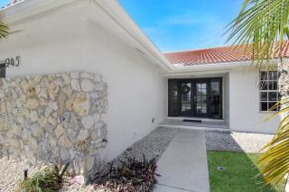 Chic & modern canal-front retreat with private pool - Azure Tides - Punta Gorda - 5
