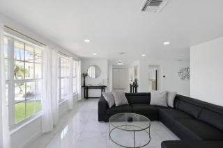 Chic & modern canal-front retreat with private pool - Azure Tides - Punta Gorda - 2