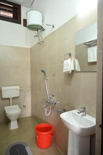 Toosonj Guest House - Guwahati - 1