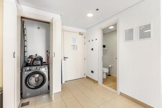 Waves- Cozy 1BR Lakefront Stay in JLT - 7