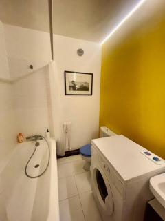Geneva Residences - Colourful Apartment by the border - 7