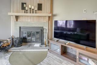 Patio and Pool Access Wintergreen Resort Getaway! - Mount Torry Furnace - 6