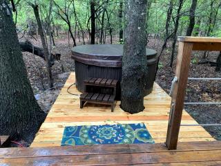 Unique Four-Person Luxury Tent with a Waterfall near Fort Worth, Texas - Buckner - 9