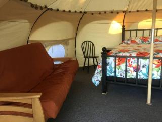 Lotus Yurt in Vineyard Overlooking Monterey Bay near Los Gatos, California - Redwood Lodge - 8