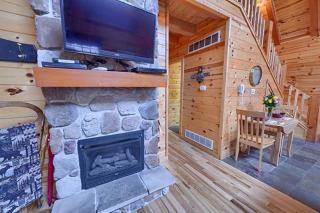 Rustic Log Cabin Escape in Logan, Ohio, with Hot Tub and Infrared Sauna - Logan - 9