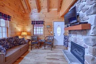 Rustic Log Cabin Escape in Logan, Ohio, with Hot Tub and Infrared Sauna - Logan - 8